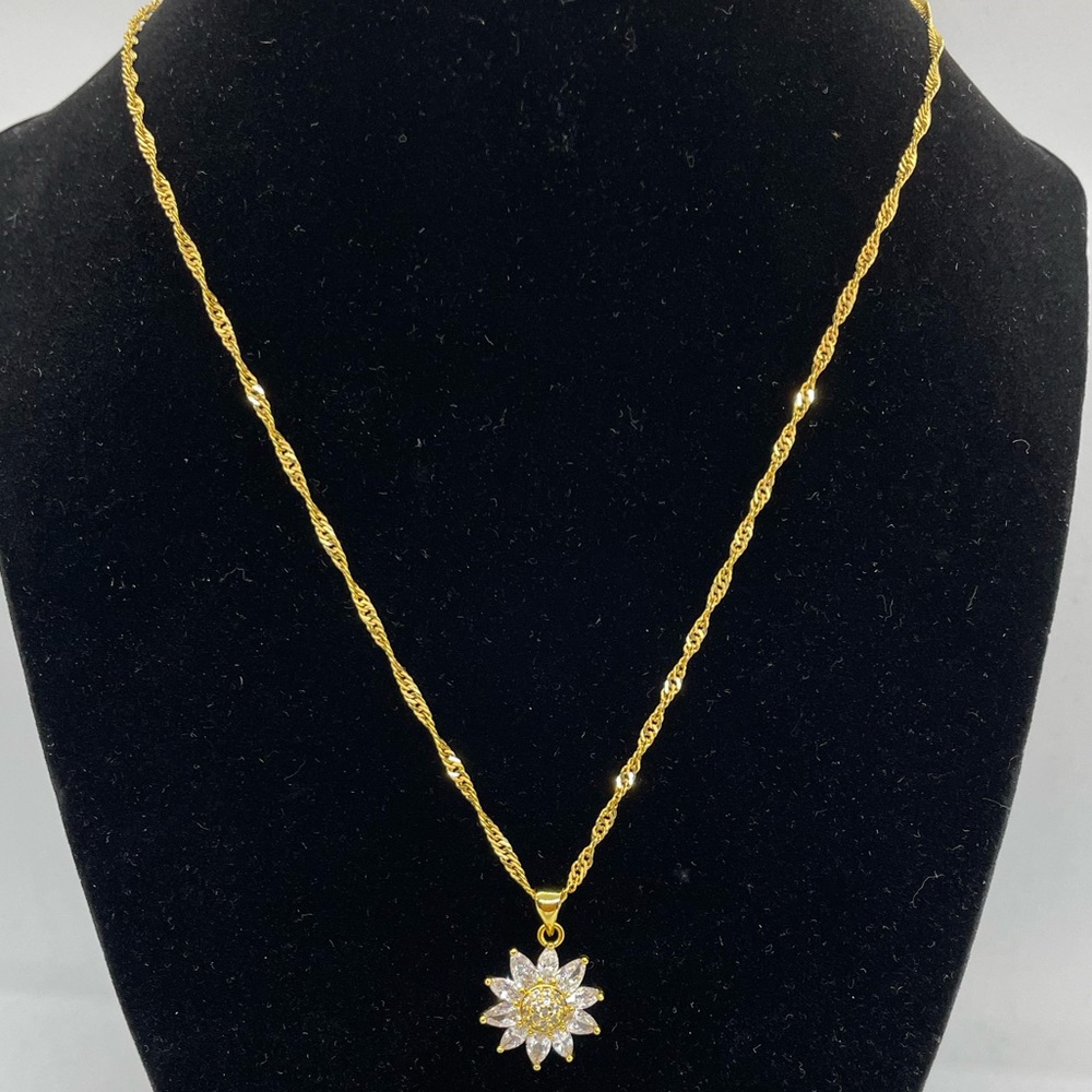 Necklace Gold tone